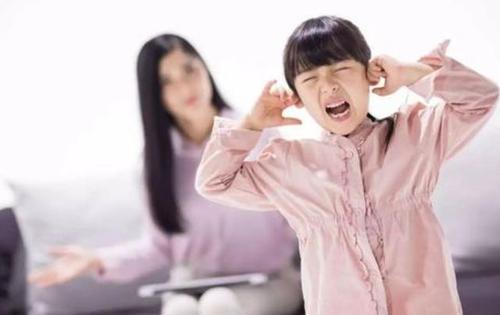 面对叛逆男孩频繁冲突家长该如何管教？