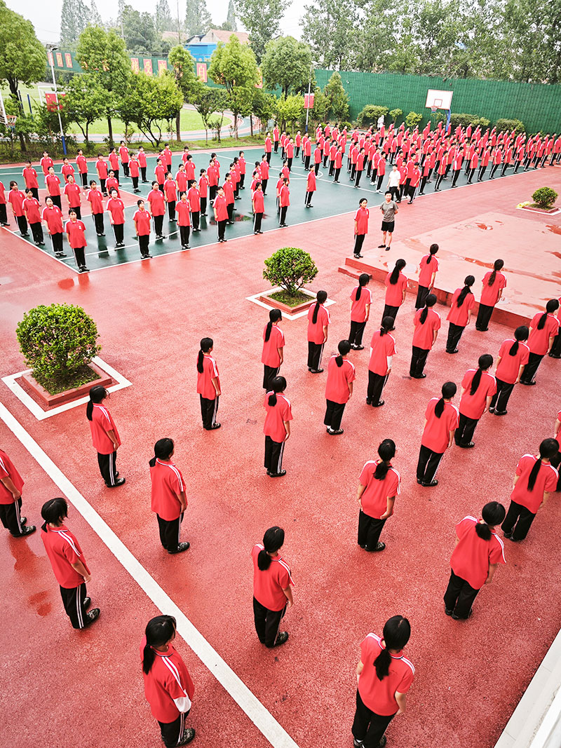 初中女孩沉迷短视频学习时间下降，家庭如何科学引导？